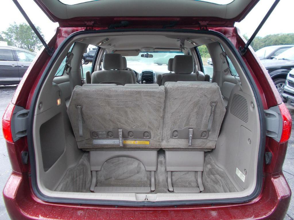 2008 Toyota Sienna Image 7
