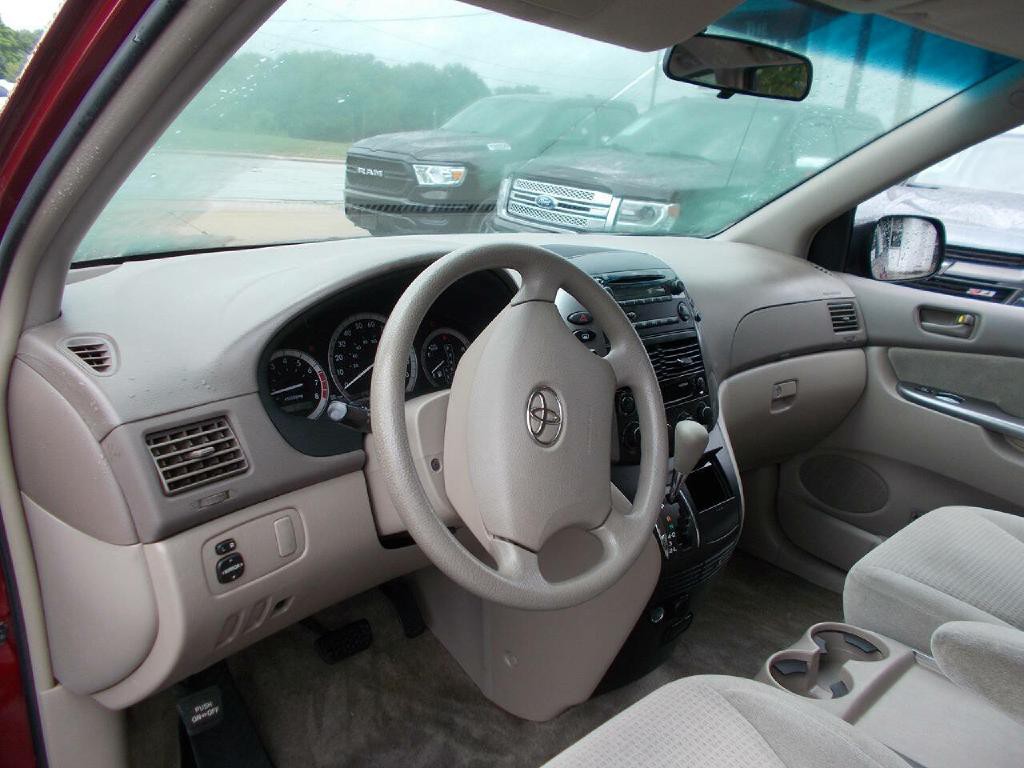 2008 Toyota Sienna Image 9