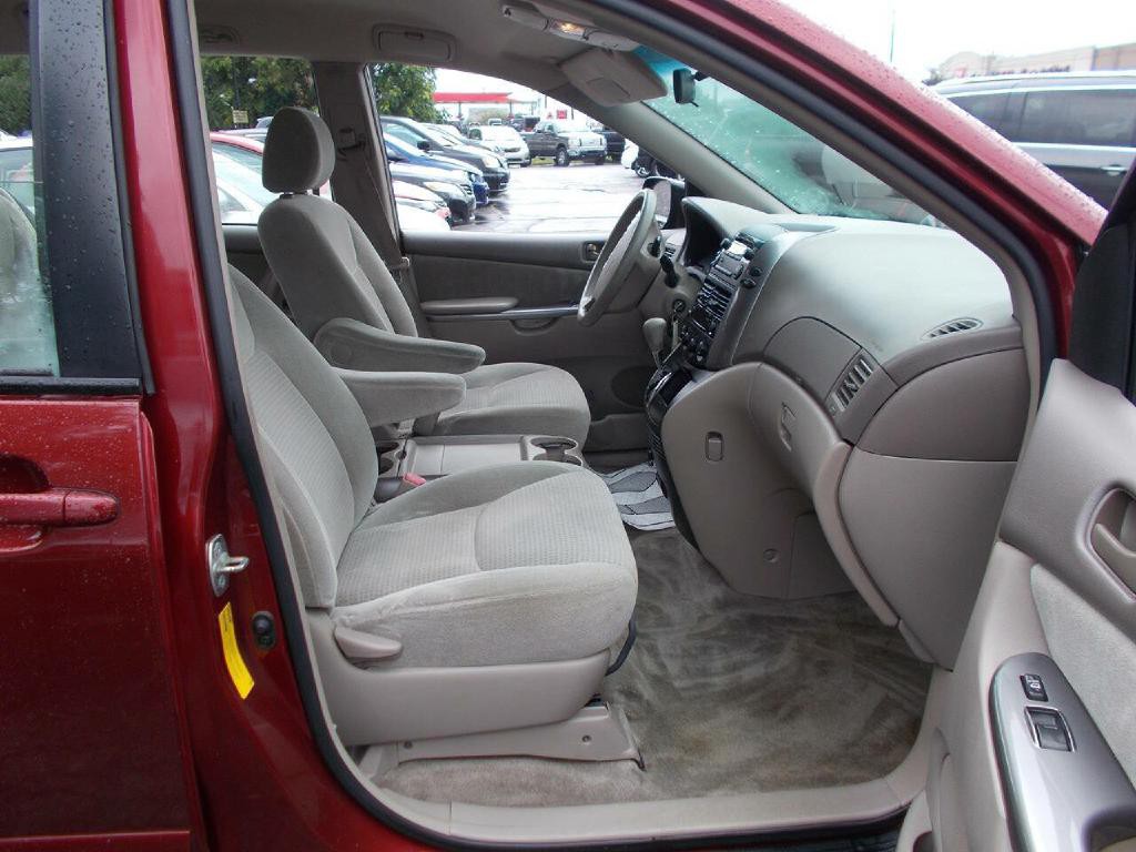 2008 Toyota Sienna Image 13