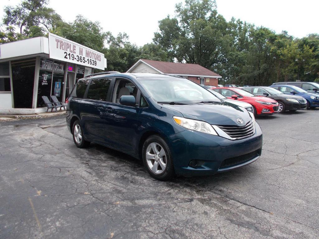 2012 Toyota Sienna Image 3