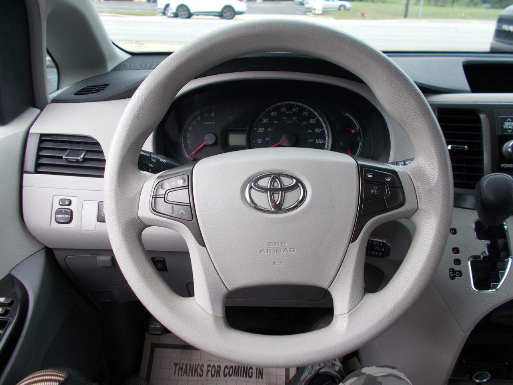 2012 Toyota Sienna Image 20
