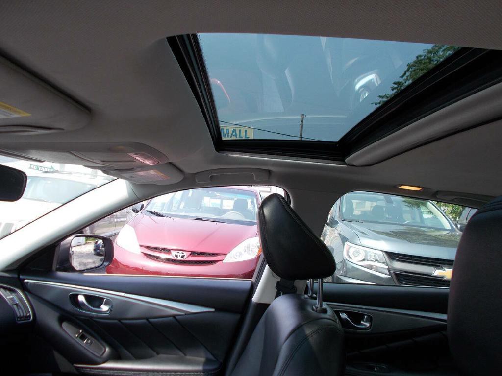 2015 INFINITI Q50 Image 10