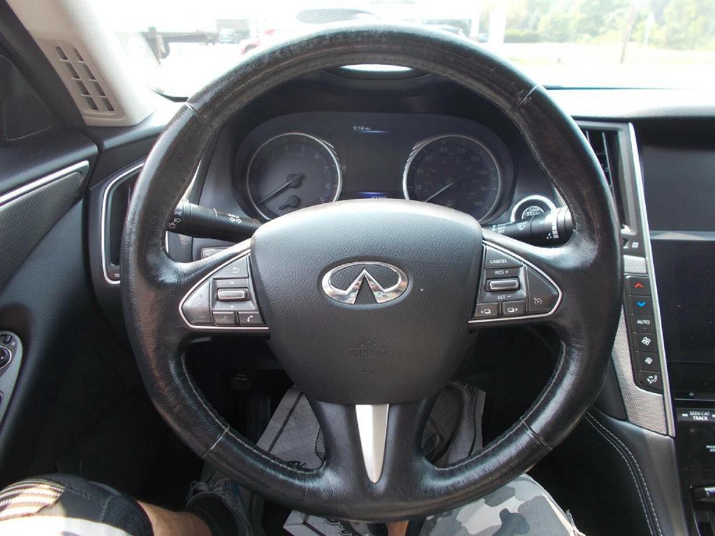 2015 INFINITI Q50 Image 18