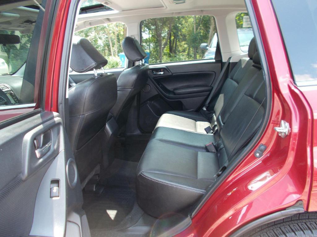 2016 Subaru Forester Image 12