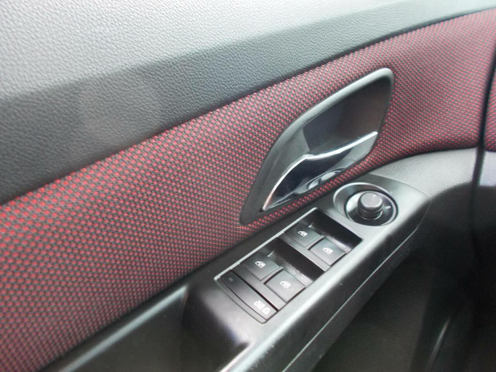 2013 Chevrolet Cruze Image 16