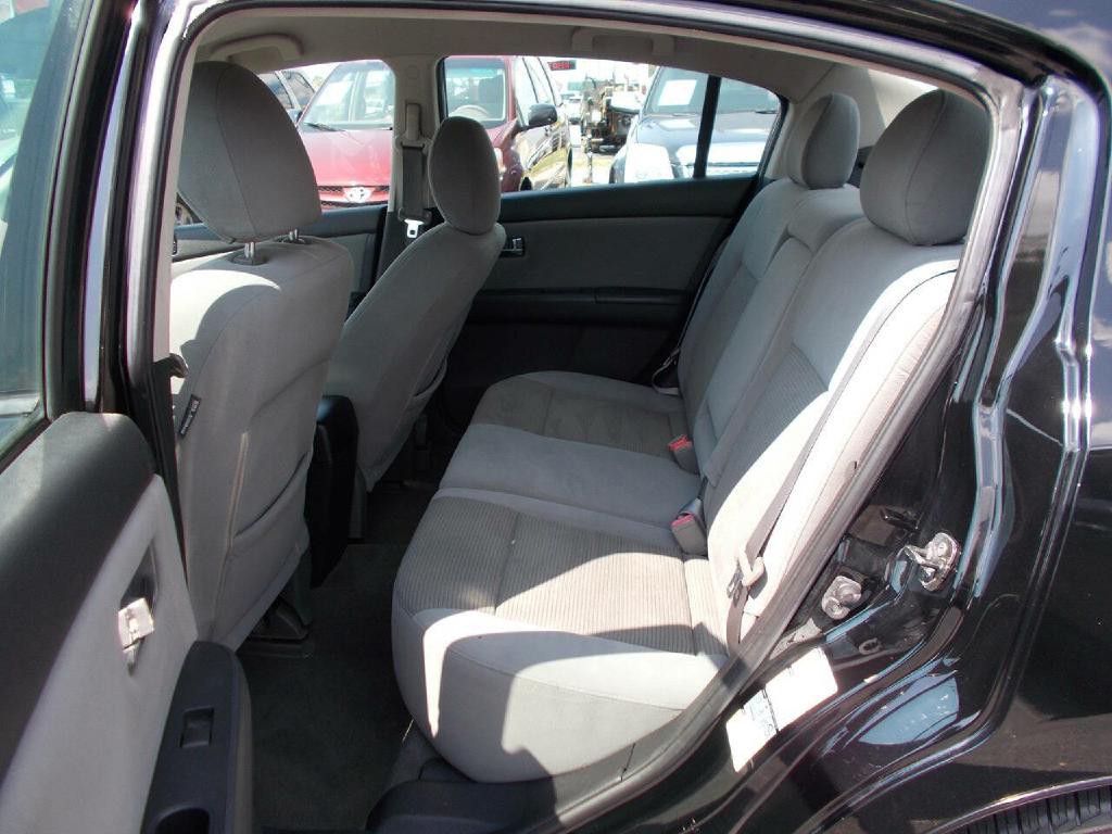 2010 Nissan Sentra Image 13
