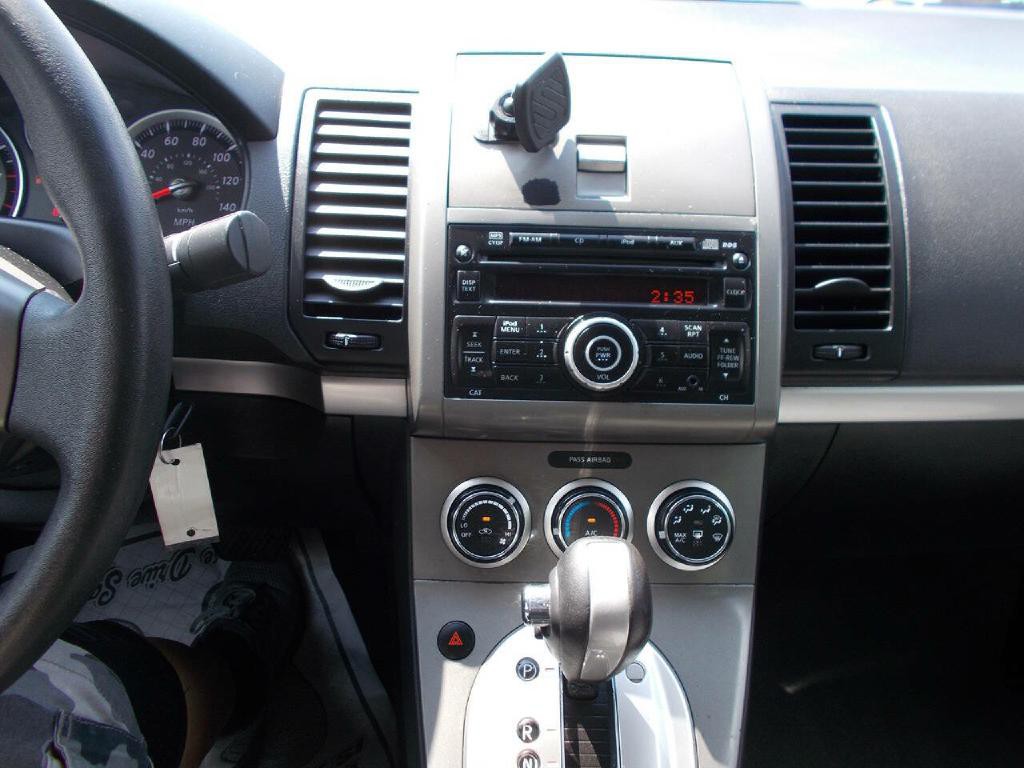 2010 Nissan Sentra Image 17