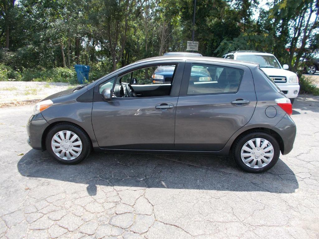 2013 Toyota Yaris Image 1