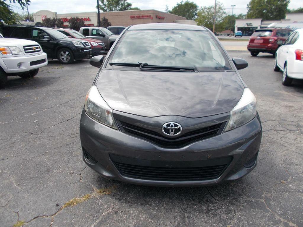 2013 Toyota Yaris Image 2