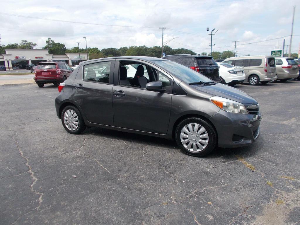 2013 Toyota Yaris Image 3