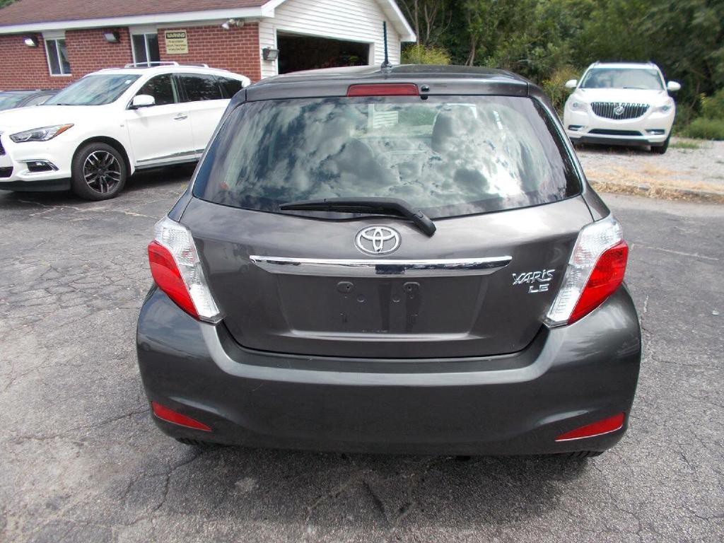 2013 Toyota Yaris Image 4