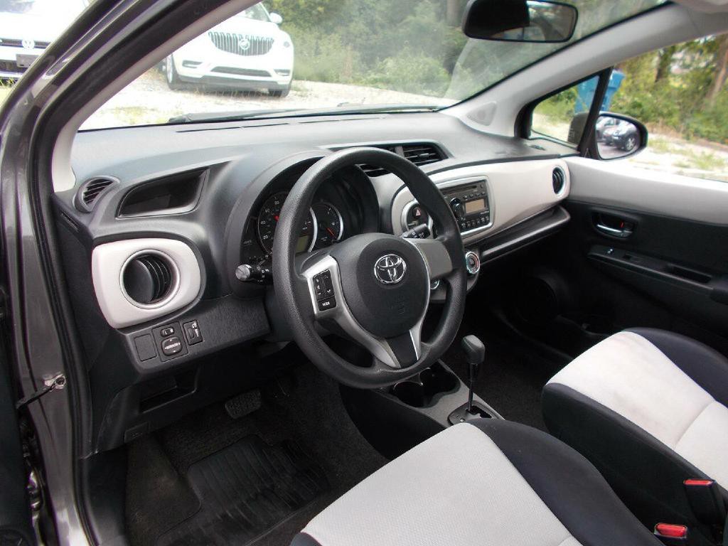 2013 Toyota Yaris Image 8