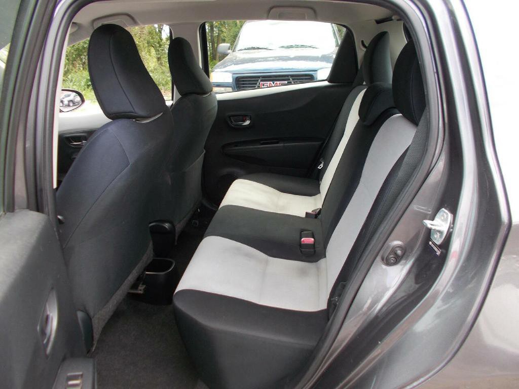 2013 Toyota Yaris Image 10