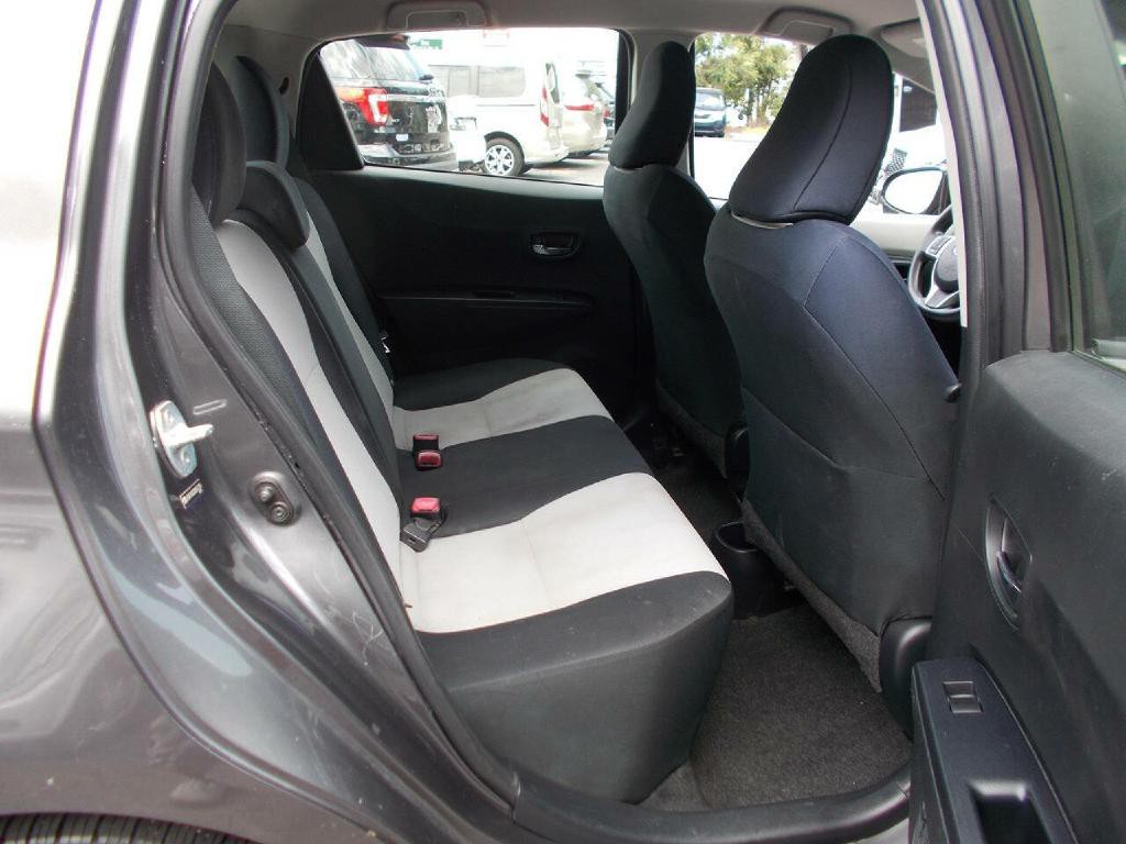 2013 Toyota Yaris Image 12