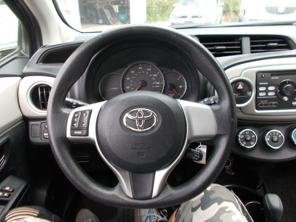 2013 Toyota Yaris Image 13