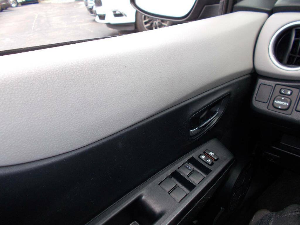 2013 Toyota Yaris Image 15