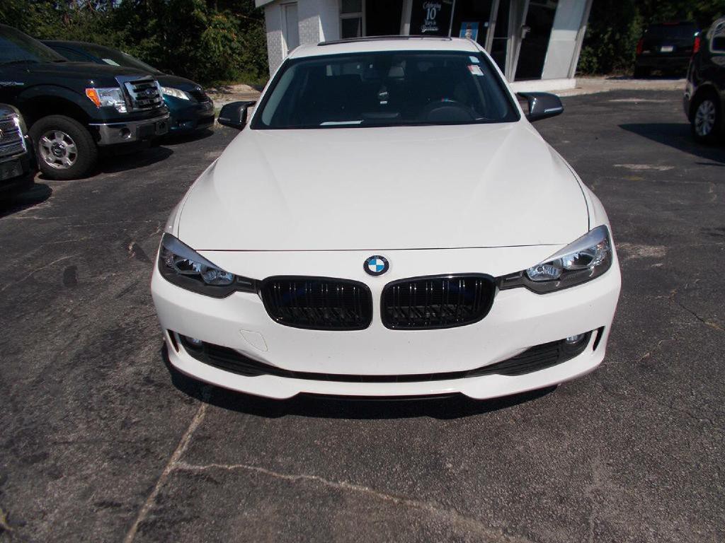 2014 BMW 3 Series Image 2