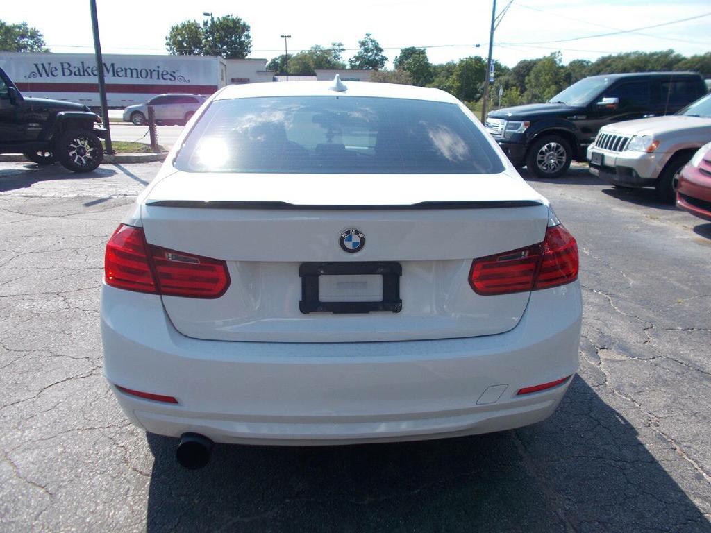 2014 BMW 3 Series Image 4
