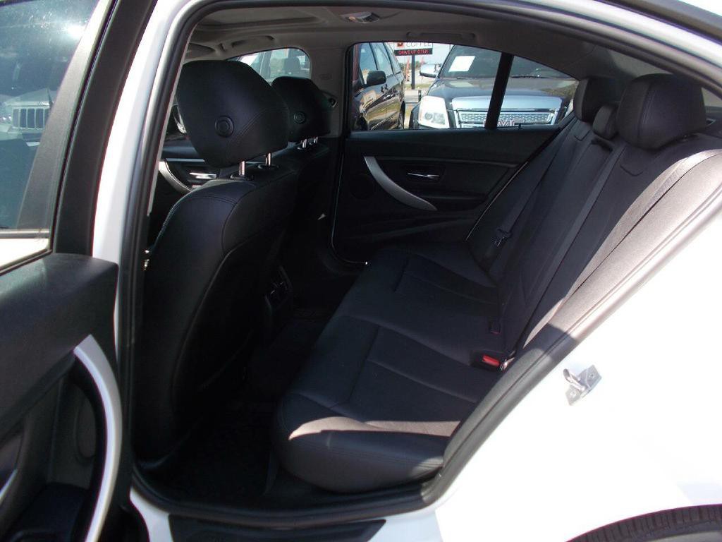 2014 BMW 3 Series Image 11