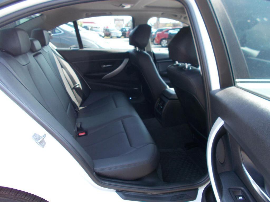 2014 BMW 3 Series Image 13