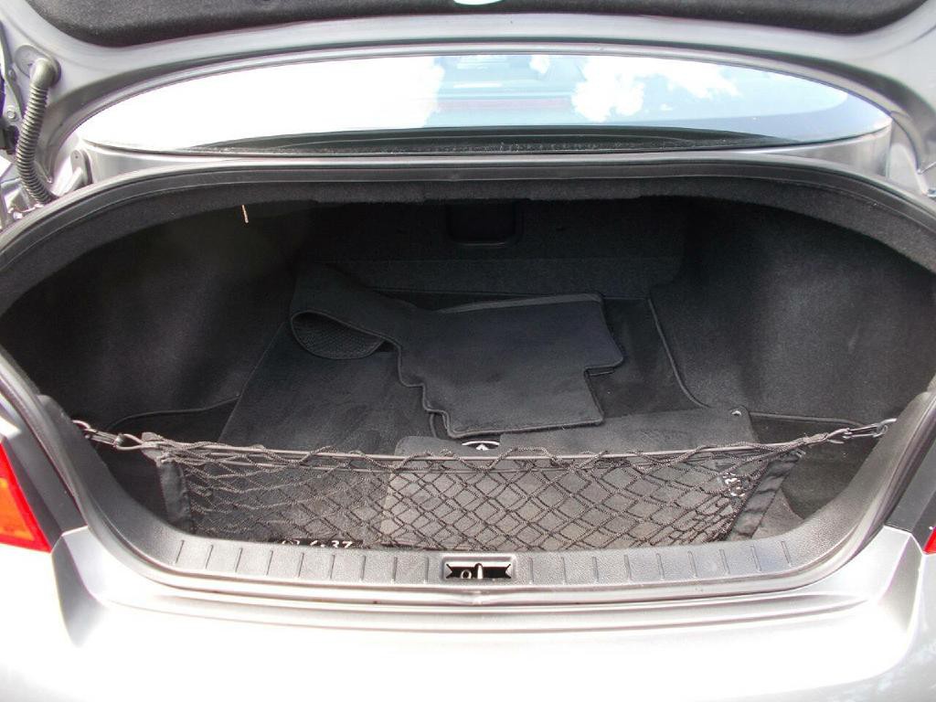 2012 INFINITI G37 Image 8