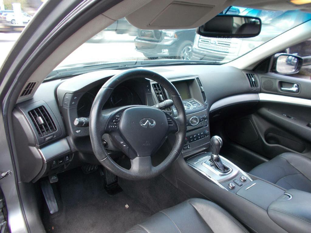 2012 INFINITI G37 Image 9