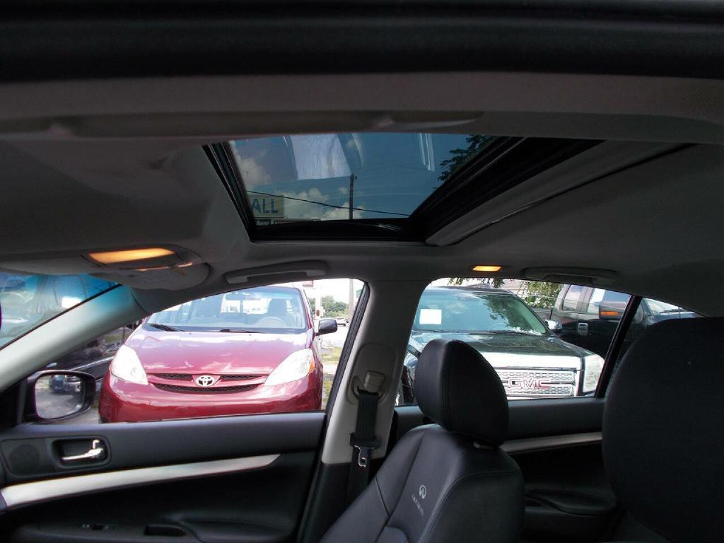 2012 INFINITI G37 Image 10