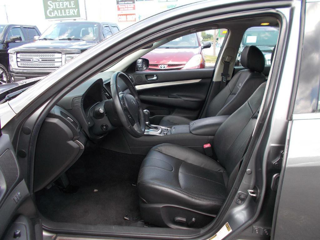 2012 INFINITI G37 Image 11