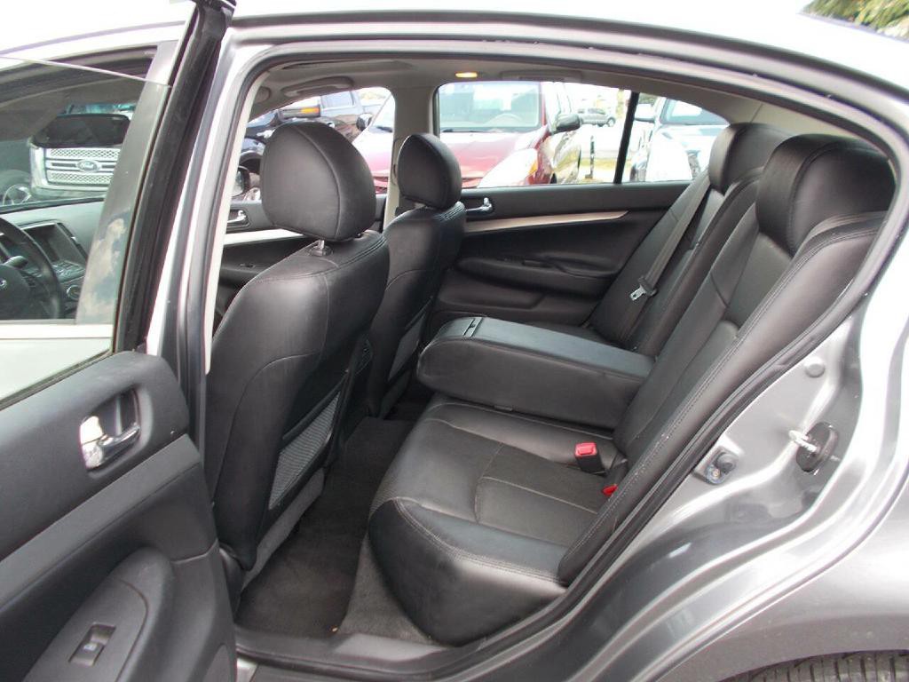 2012 INFINITI G37 Image 12