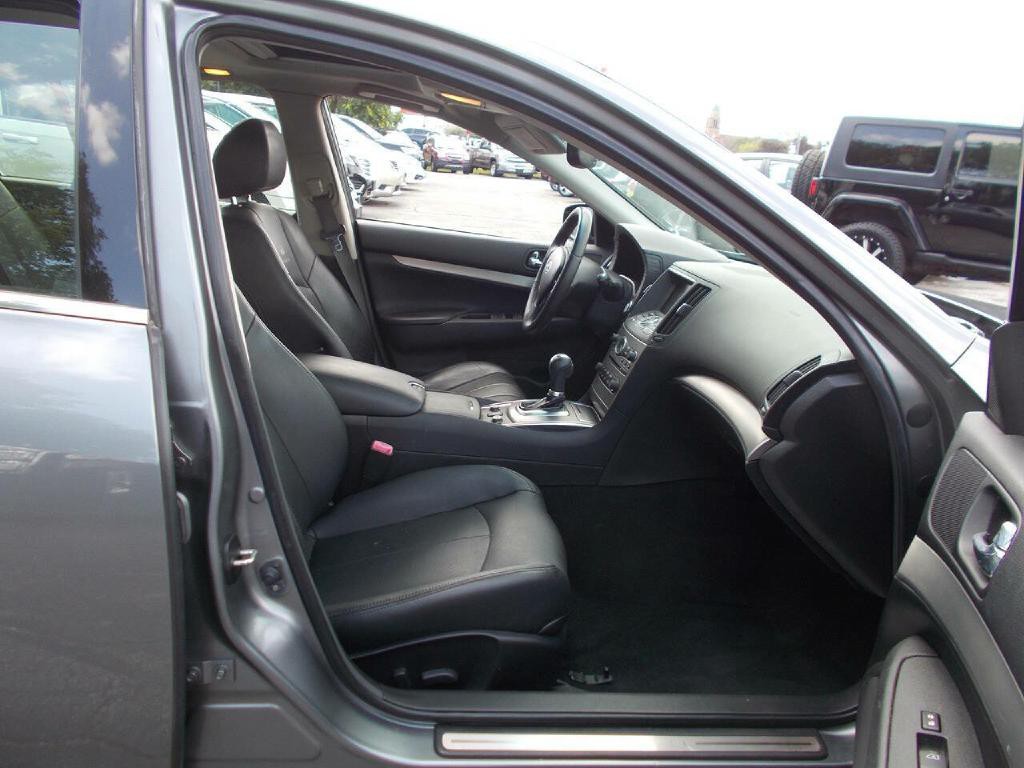 2012 INFINITI G37 Image 13