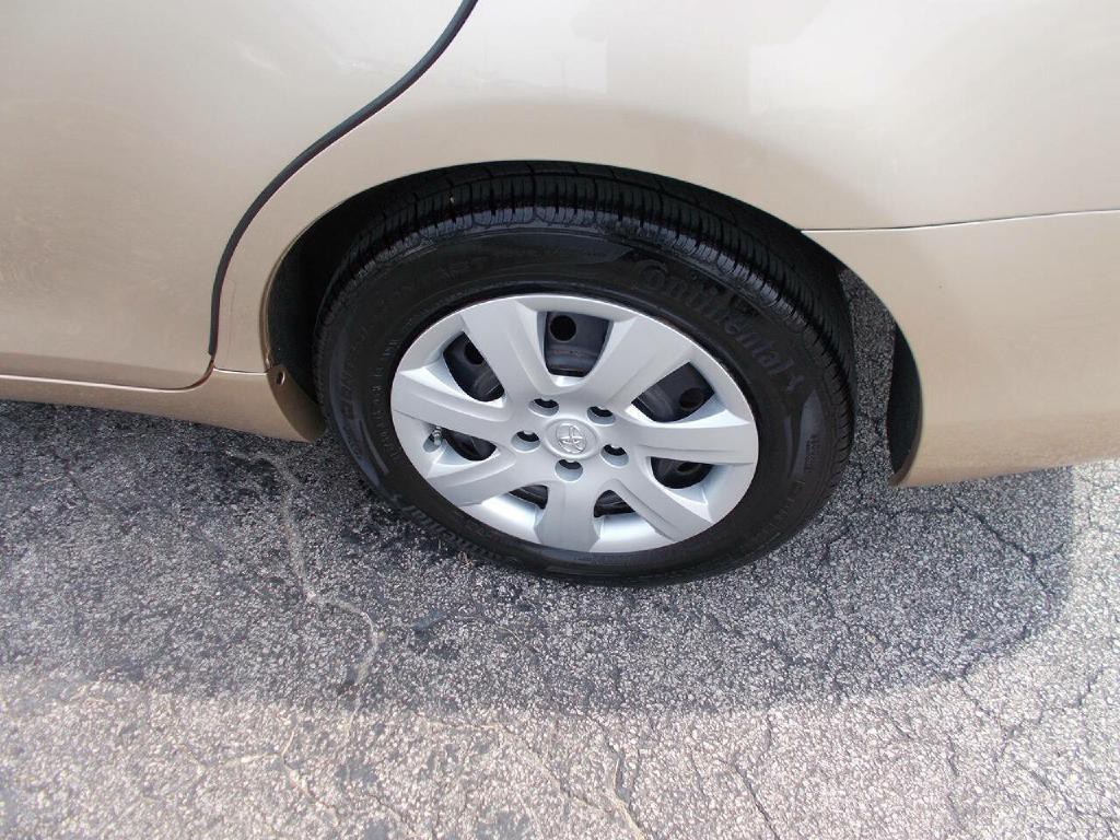 2010 Toyota Camry Image 5