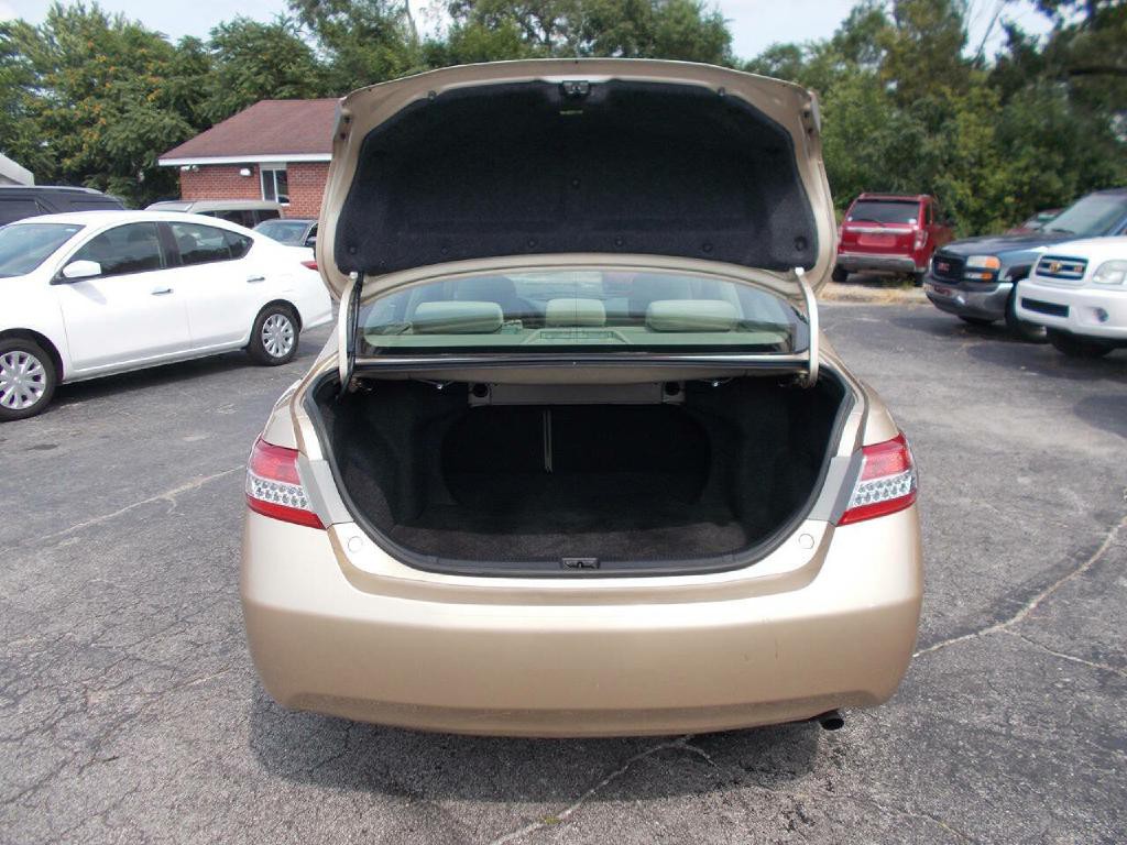 2010 Toyota Camry Image 6