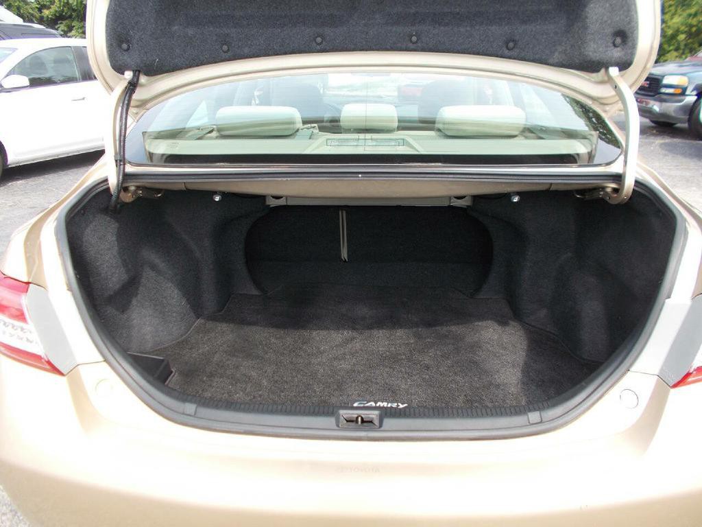 2010 Toyota Camry Image 7