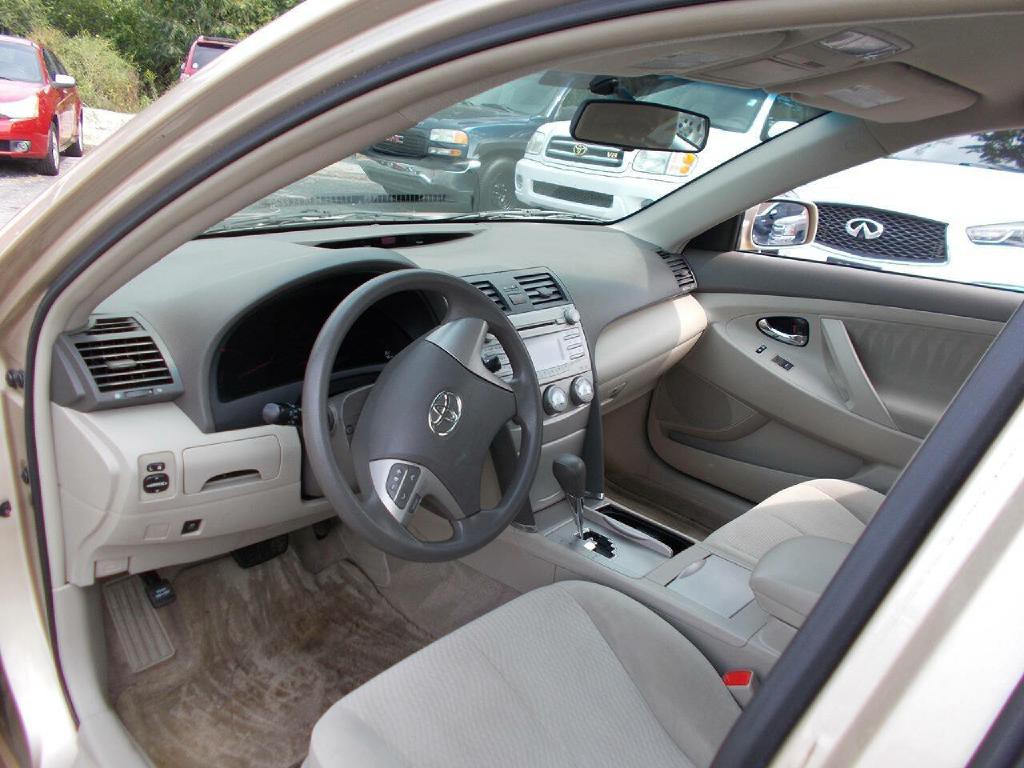2010 Toyota Camry Image 9