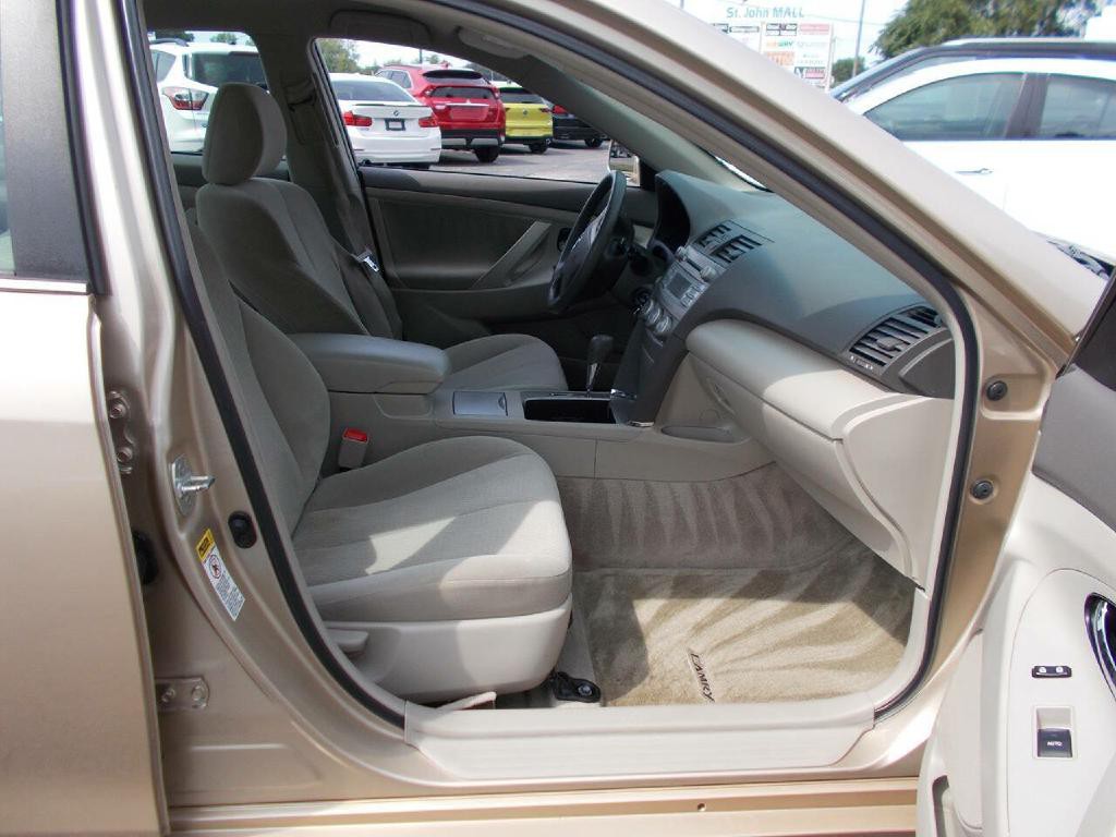 2010 Toyota Camry Image 12