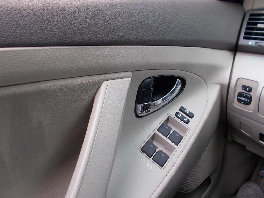 2010 Toyota Camry Image 16