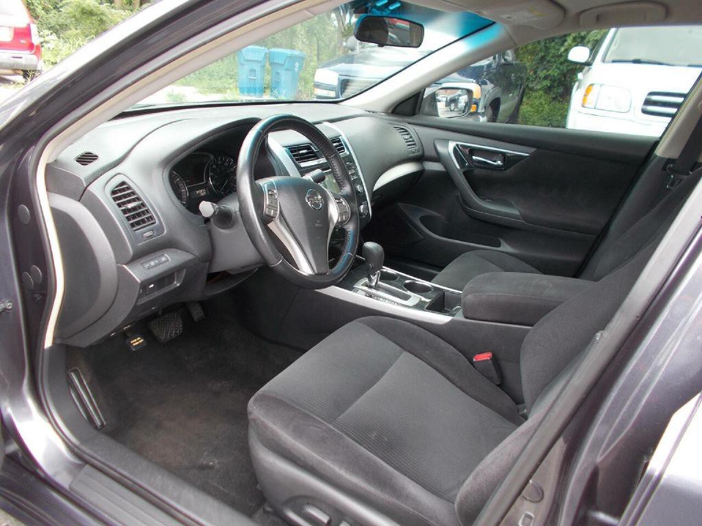 2013 Nissan Altima Image 9
