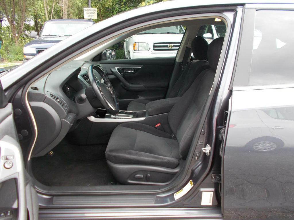 2013 Nissan Altima Image 10