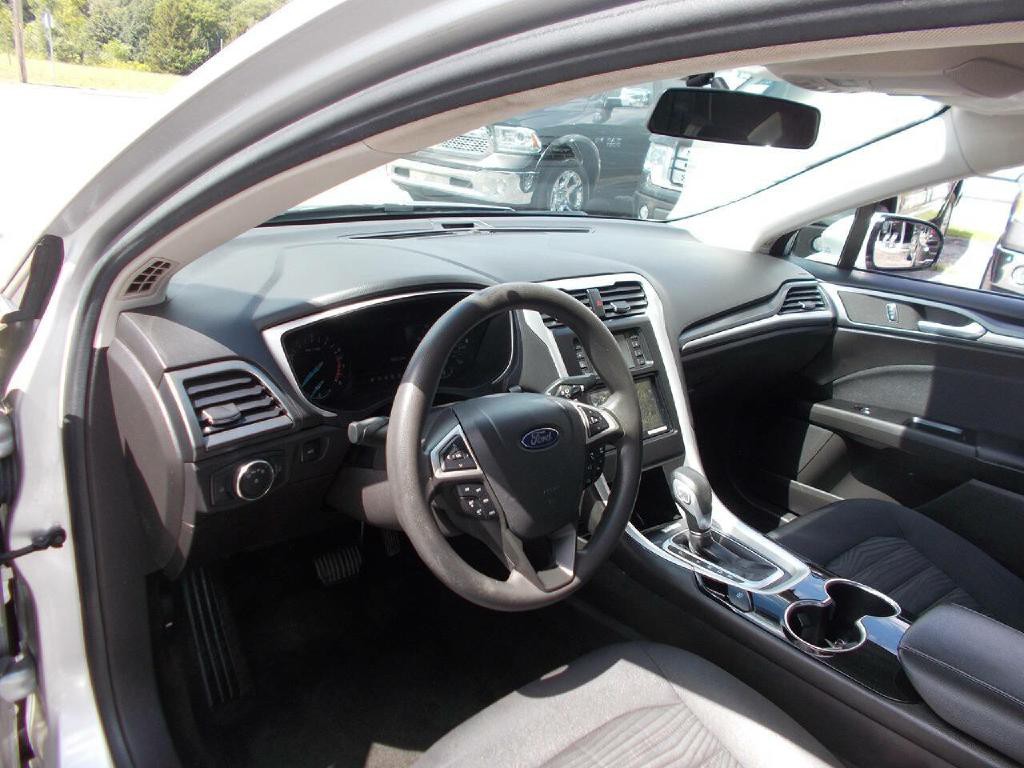2016 Ford Fusion Image 9
