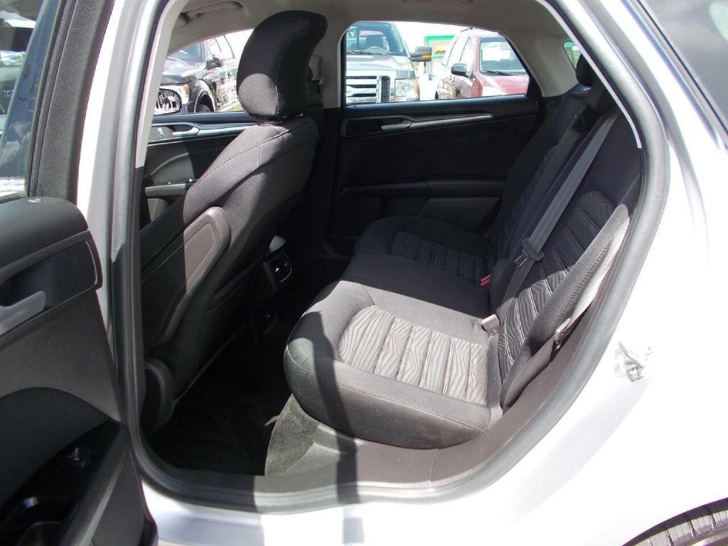 2016 Ford Fusion Image 11