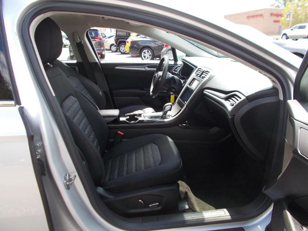 2016 Ford Fusion Image 12