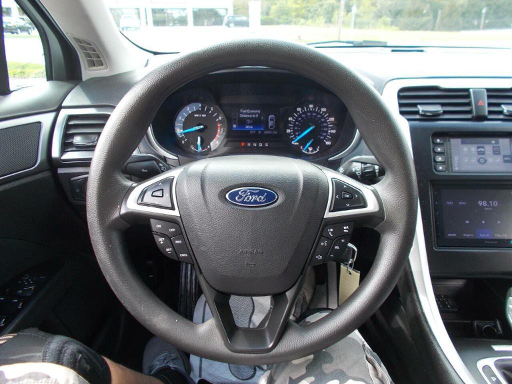 2016 Ford Fusion Image 19