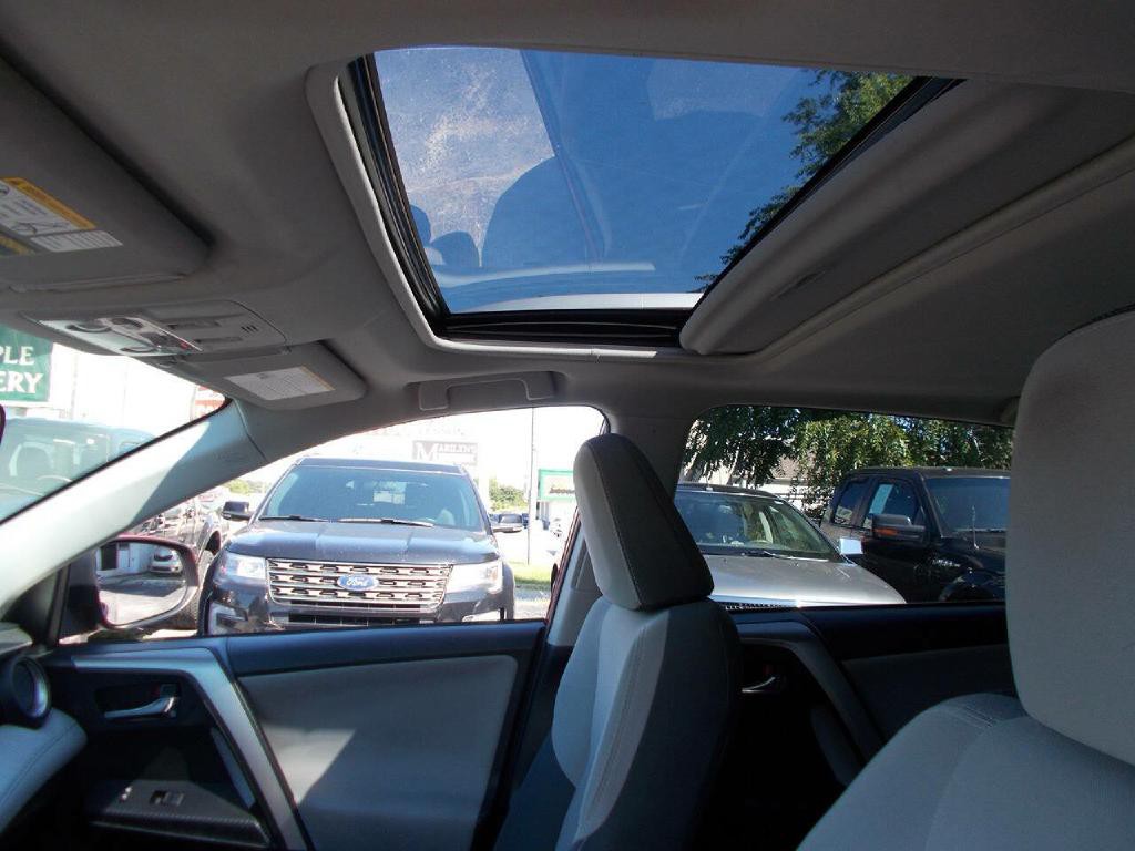 2015 Toyota Rav4 Image 10
