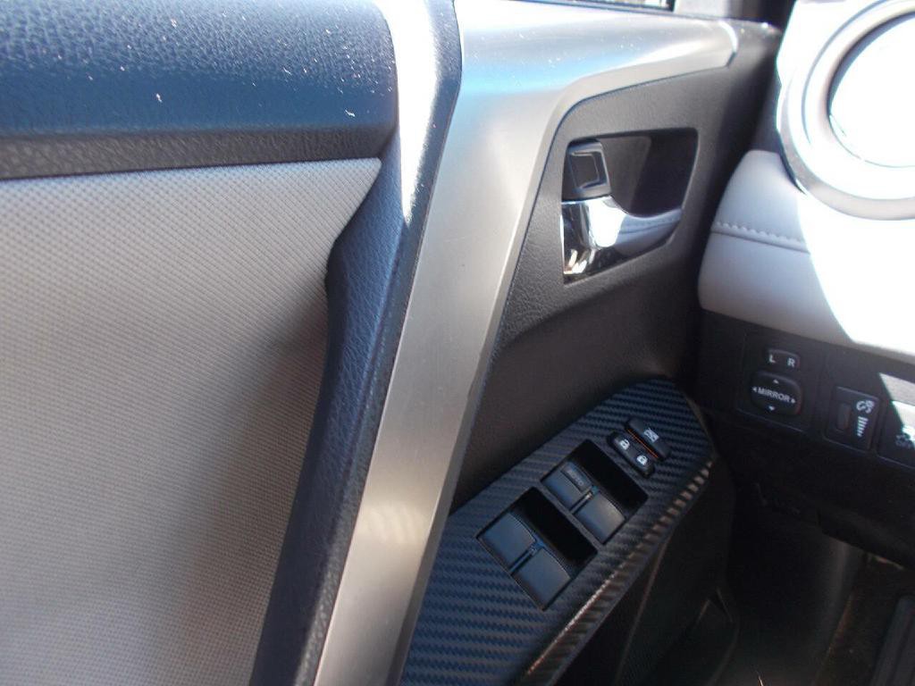 2015 Toyota Rav4 Image 18