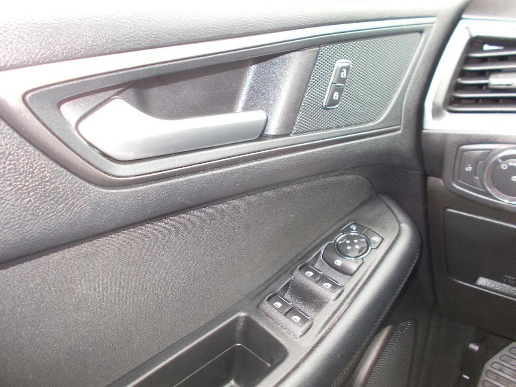 2018 Ford Edge Image 16