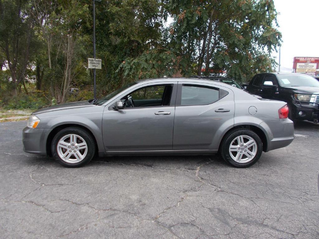 2012 Dodge Avenger Image 1