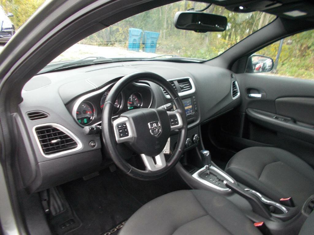 2012 Dodge Avenger Image 9