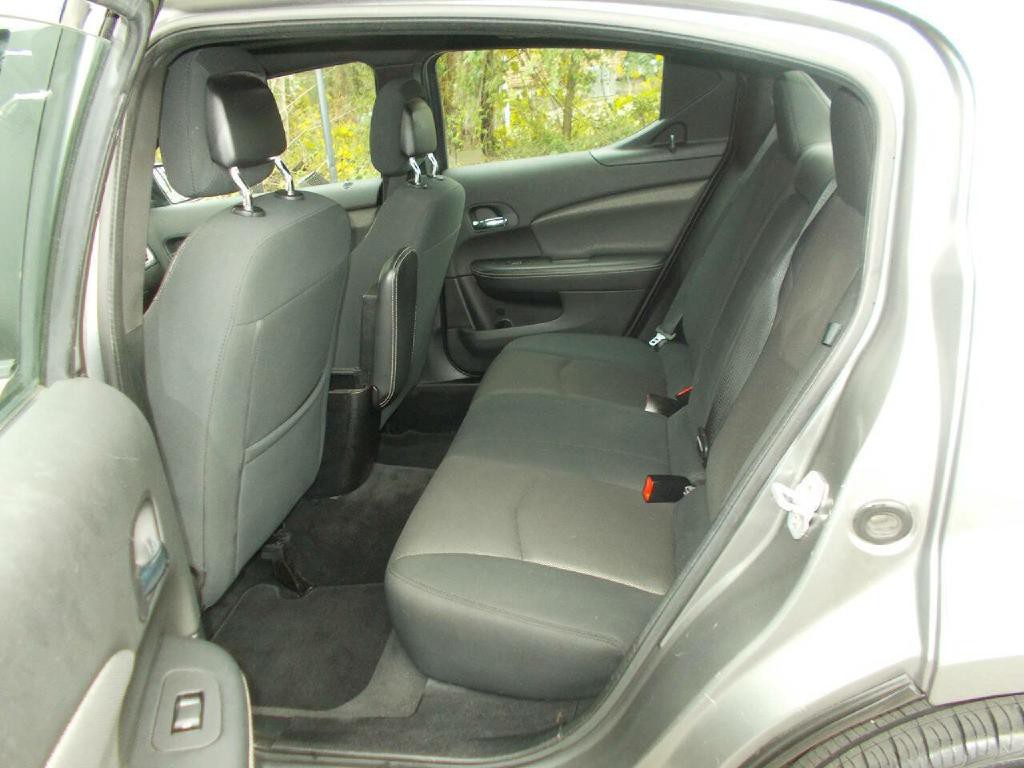 2012 Dodge Avenger Image 12