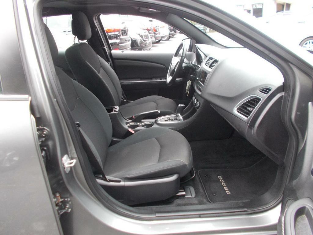 2012 Dodge Avenger Image 13