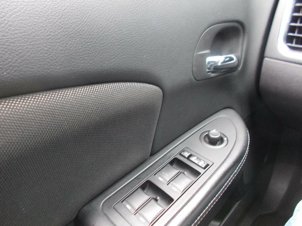 2012 Dodge Avenger Image 17